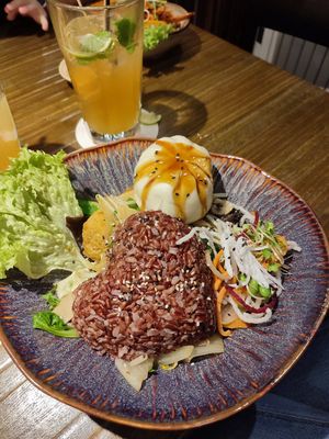 Dumping Bowl mit Reis und Gemüse at Silky Vegetarian in Dresden