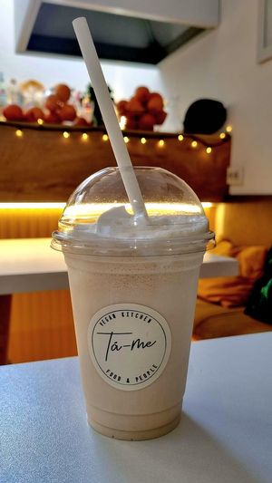 Caramel cookie milkshake at Tå-me Vegan Kitchen in Batumi
