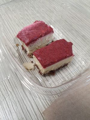RAW VEGAN CHEESECAKE at Yummy Green in Victoria