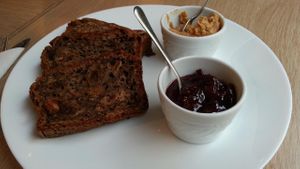 vegan banana bread at Mysa in Warsaw