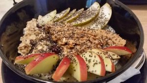 oatmeal with peanut butter and fruit at Mysa in Warsaw