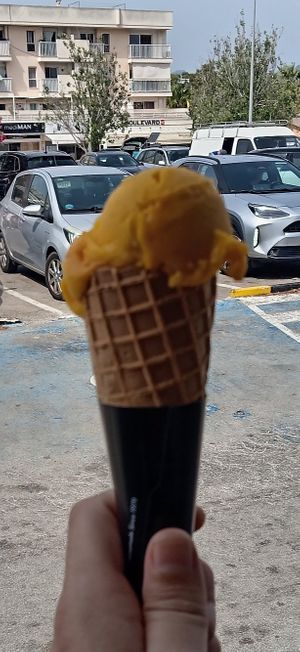 Mango ice cream at Gelateria Capri Santa Ponça in Mallorca