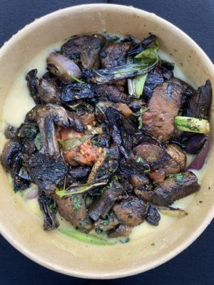 My favorite mushroom dish delivered by “Wolt”. The portion is bigger than in the restaurant, lots of mash and mushrooms 😍 at Anastasia in Tel Aviv