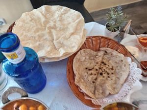 Poppadoms and chapattis at Taste of India in Mallorca