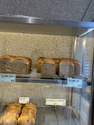 bread  at Jinny Bakery Bexco - 지니베이커리 벡스코점 in Busan