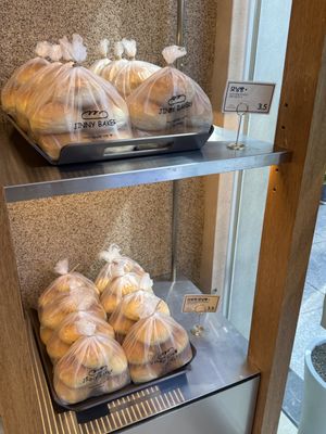 morning buns  at Jinny Bakery Bexco - 지니베이커리 벡스코점 in Busan