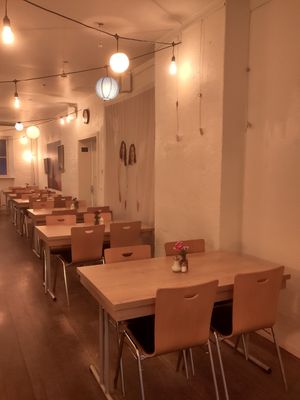 Room with art at Anne‘s in Munich