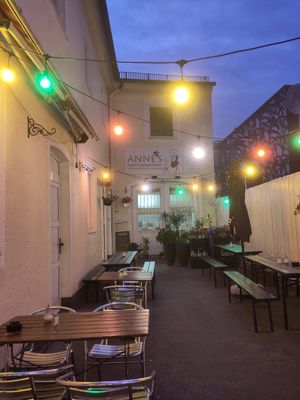 Outdoor seating at Anne‘s in Munich