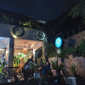 Vegan Restaurant offering Burgers, Pasta and Bowls at Roots 'n' Beans in Kandy