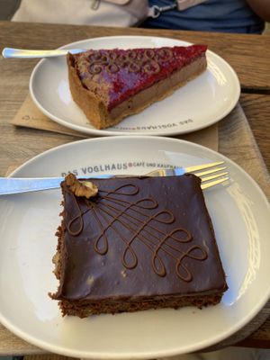 Schokomoussetarte mit Himbeerspiegel und der Schokobrownie at Das Voglhaus in Konstanz