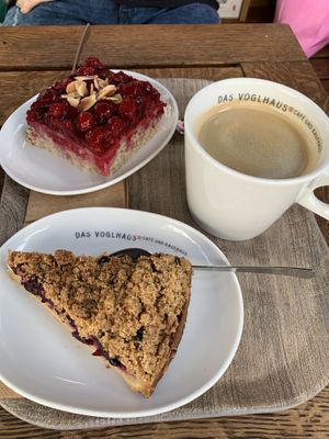 Johannisbeertorte und Himbeertörtchen mit großem Café Crema at Das Voglhaus in Konstanz