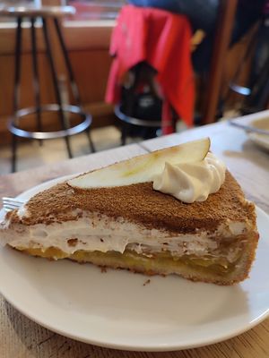 Veganer Apfelkuchen at Das Voglhaus in Konstanz