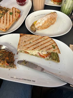 Morzarella Stulle, Bratwurst und Quiche!   at Das Voglhaus in Konstanz