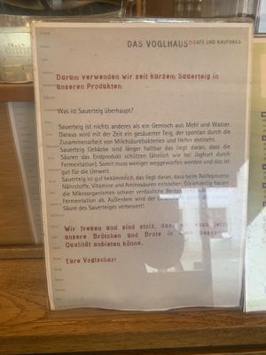 Explaining sourdough   at Das Voglhaus in Konstanz
