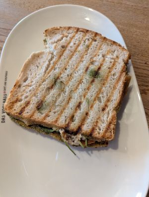 Brutzelbrot Tomate Cashewmozzarella at Das Voglhaus in Konstanz