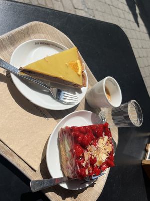 Mousse au Chocolate Orangen Tarte 🍫🍊 und Himbeerkuchen 💕  at Das Voglhaus in Konstanz