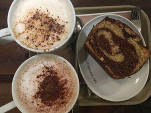 Chai, chokky und Marmorkuchen at Das Voglhaus in Konstanz