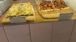 Vegan pizza at CamBio Vita in Rome