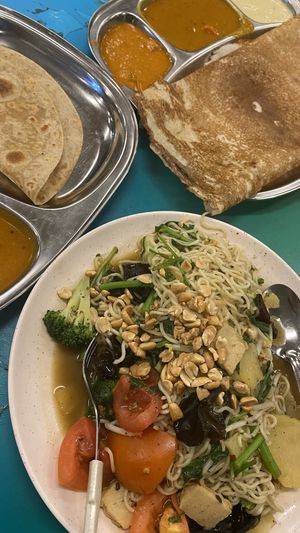 Mala. The breads are from neighbouring stalls.  at Fu Kang 富康素食轩 - Pasir Ris in East Singapore