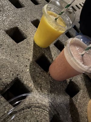 Tropical & Antistress smoothie  at El Chiringuito Poke_Cocktail_Bar in Canarias