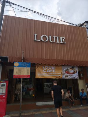  at LOUIE Café in Bandung