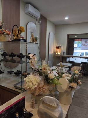  at LOUIE Café in Bandung