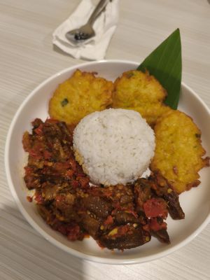  at LOUIE Café in Bandung