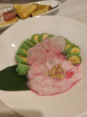  at LOUIE Café in Bandung