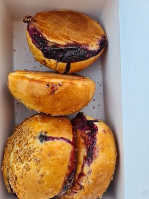 Like homemade! Forest blackberry buns! at Zielony Talerzyk in Lublin