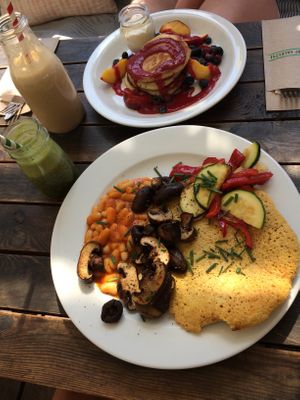 Tofu omelette with veg & I paid extra for the mushrooms & beans at Zielony Talerzyk in Lublin