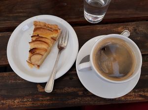 apple tart and coffee at Zielony Talerzyk in Lublin