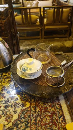Tea set at Pusu Teahouse - 普素茶房 in Xian