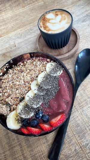 Açai bowl and an oat cortardo  at Plant Shack in Albir