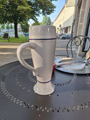 Beer outside at Vegelangelo in Munich