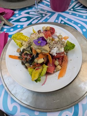 Mixed salad with vegan cheese: 5/5 gorgeous and delicious
 at Vegelangelo in Munich