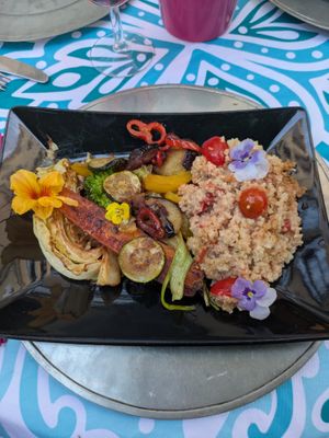 Mixed veggies with protein meat: tasty but no vegan meat? And pretty small portion. 4/5 at Vegelangelo in Munich