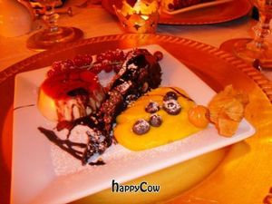 black pepper chocolate tart, mango mousse, almond pannacotta at Vegelangelo in Munich