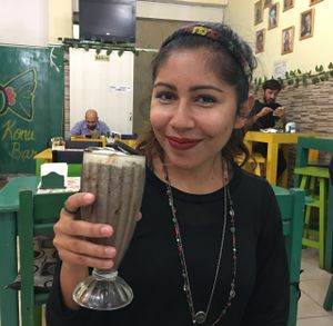 Oreo shake and a beautiful vegan at Konu Bar in Buenos Aires