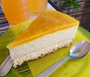 Lemon cheesecake at Konu Bar in Buenos Aires