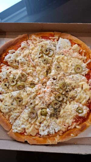 Mozarella Pizza (I wish it would have said "olives" on the menue because I would have gladly have them leave them off;). at Konu Bar in Buenos Aires