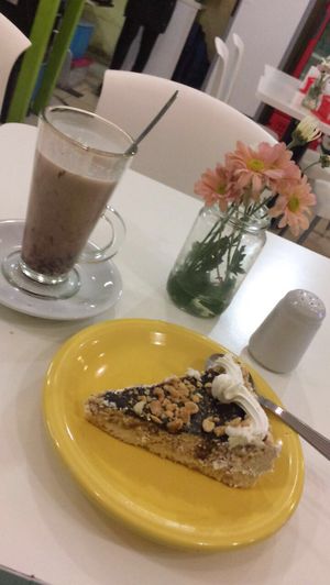 Maní (peanut) choclate cake (too sweet amd dry!) and "hot" chocolate with oatmilk (110pesos all together)  at Konu Bar in Buenos Aires