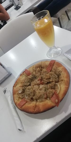 Small Pizza with ham and onion at Konu Bar in Buenos Aires