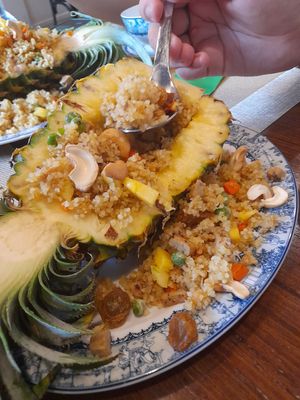 Fried rice pineapple at Hoa Ưu Đàm in Ho Chi Minh City
