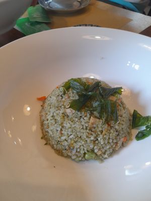 Green fried rice at Hoa Ưu Đàm in Ho Chi Minh City