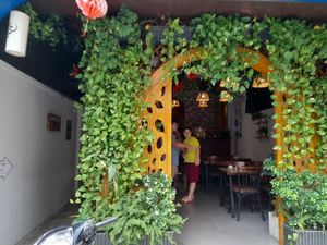 Looking in at Hoa Ưu Đàm in Ho Chi Minh City