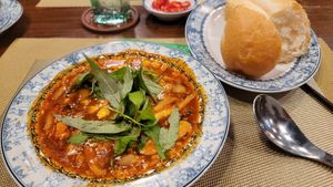 Stir fried termite mushrooms in garlic butter at Hoa Ưu Đàm in Ho Chi Minh City