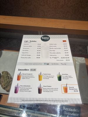 El matcha latte me encantó  at Sansa Café in Sevilla