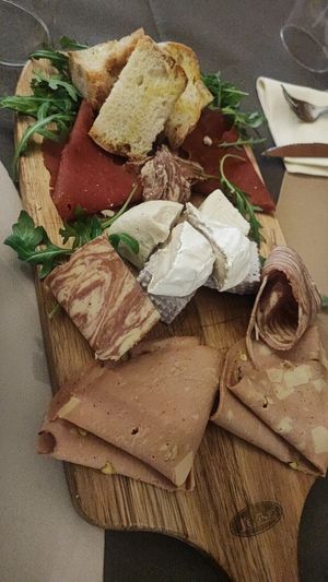 Antipasto di formaggi e affettati veg at La Fraschetta Verde in Viterbo