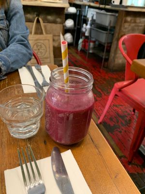 Smoothie was really satisfying this is the dragonfruit one at P.S. and Co. in Philadelphia