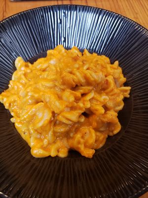 Mac and cheese! Just the right amount of spiciness! #Veganuary at P.S. and Co. in Philadelphia